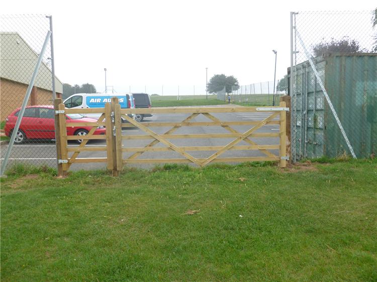 New gate at Sandy Lane park 002